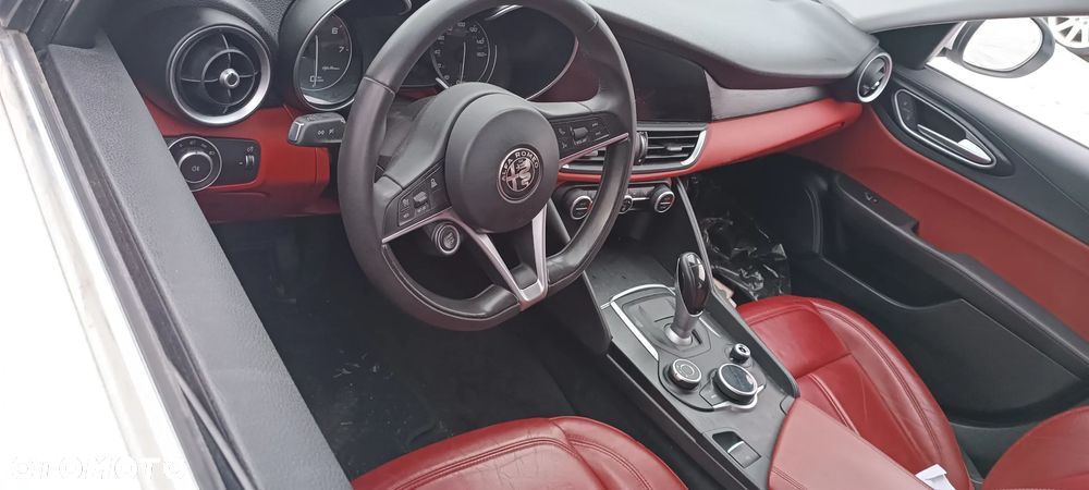 Alfa Romeo Giulia - 14