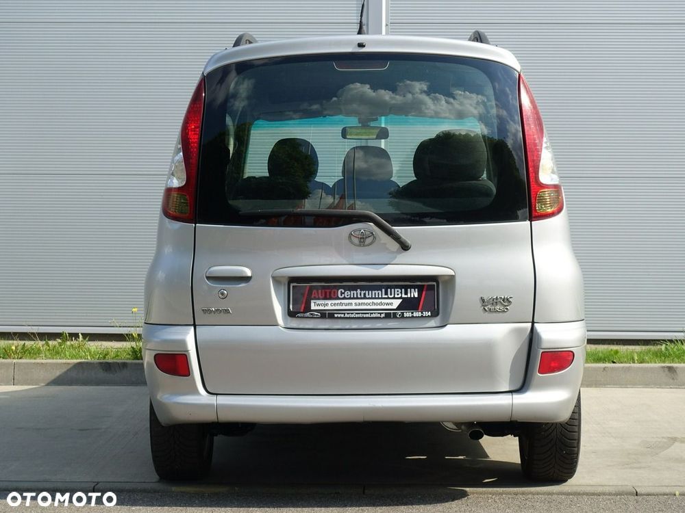 Toyota Yaris Verso - 8