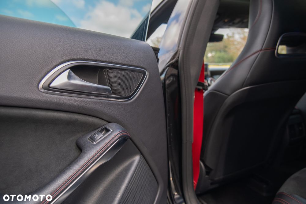 Mercedes-Benz CLA 45 AMG 4-Matic - 9