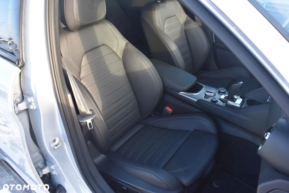 Alfa Romeo Giulia 2.0 Turbo Veloce Q4 - 18