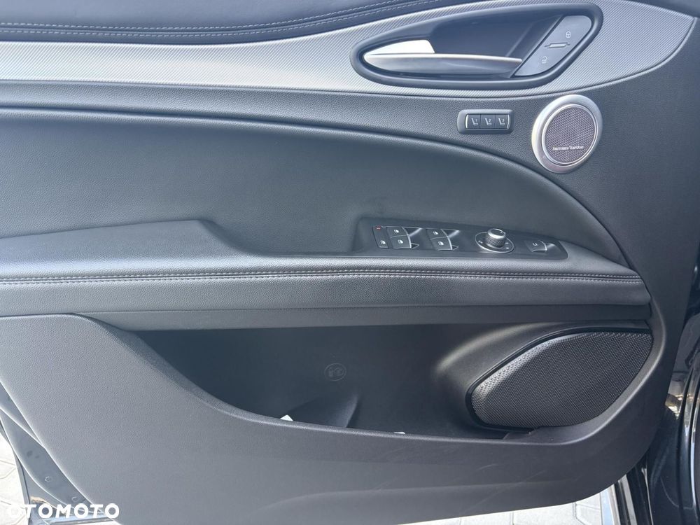 Alfa Romeo Stelvio 2.0 Turbo Veloce Q4 - 12