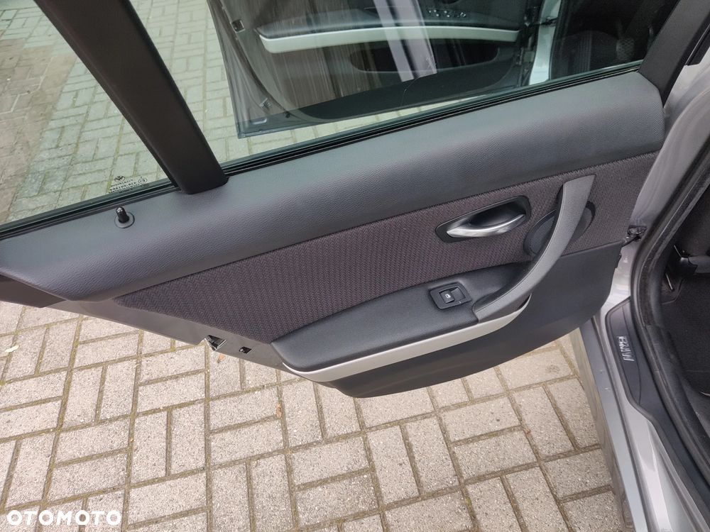 BMW Seria 3 318i Touring Edition Exclusive - 23