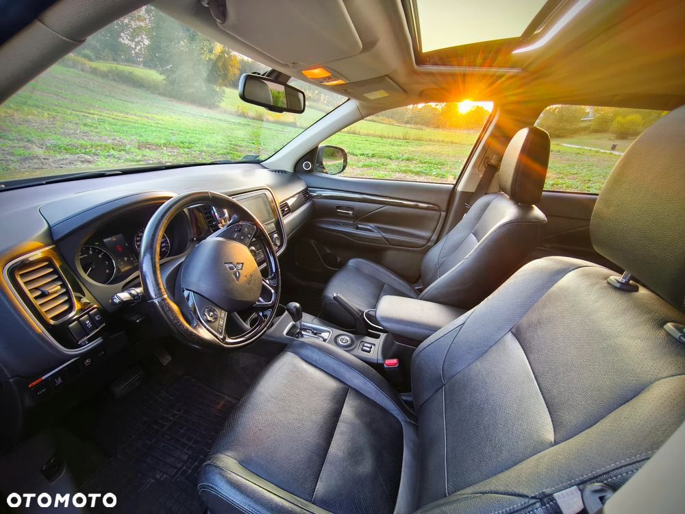 Mitsubishi Outlander 2.0 Intense + 4WD CVT - 32