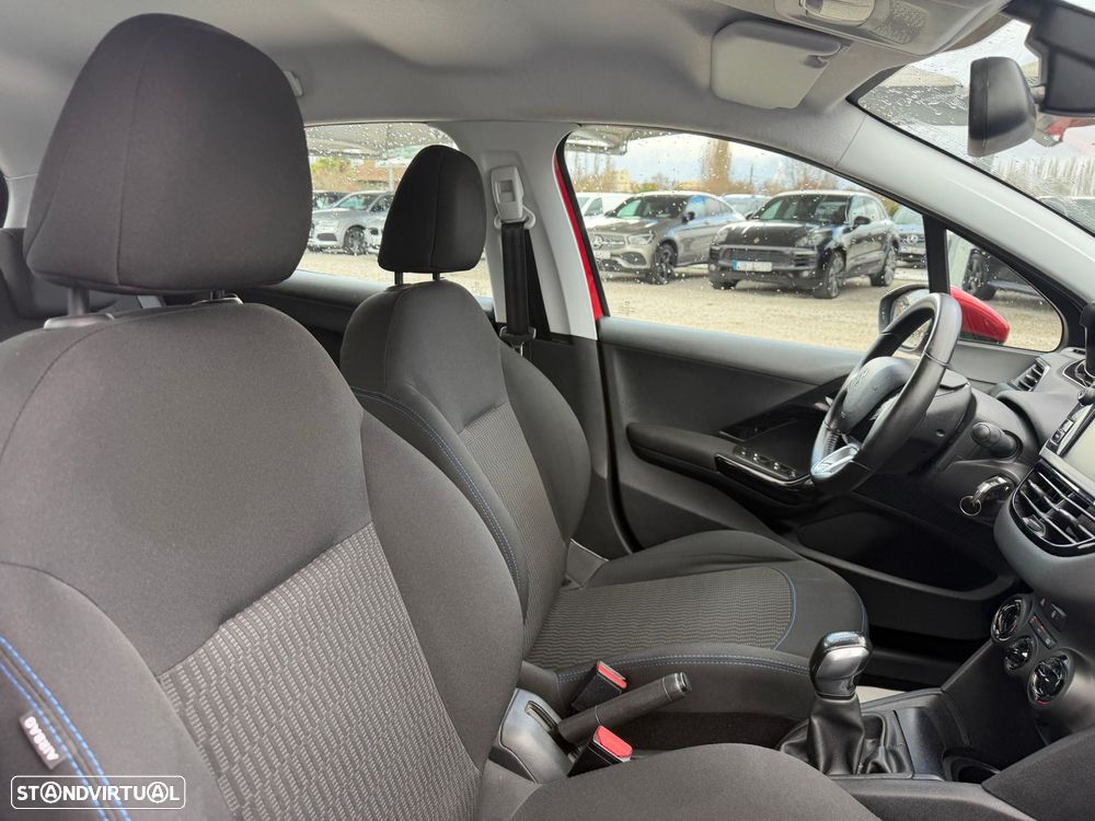 Peugeot 208 1.2 PureTech Signature - 12