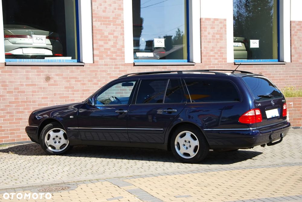 Mercedes-Benz Klasa E 320 T 4-Matic Avantgarde - 33