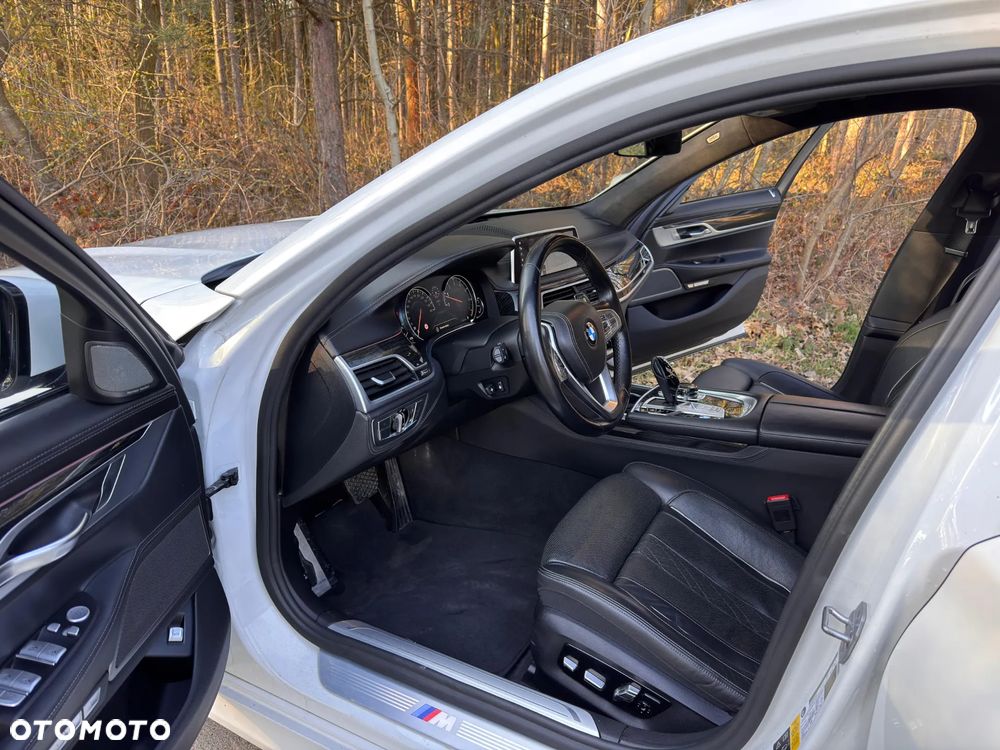 BMW Seria 7 750i xDrive - 35