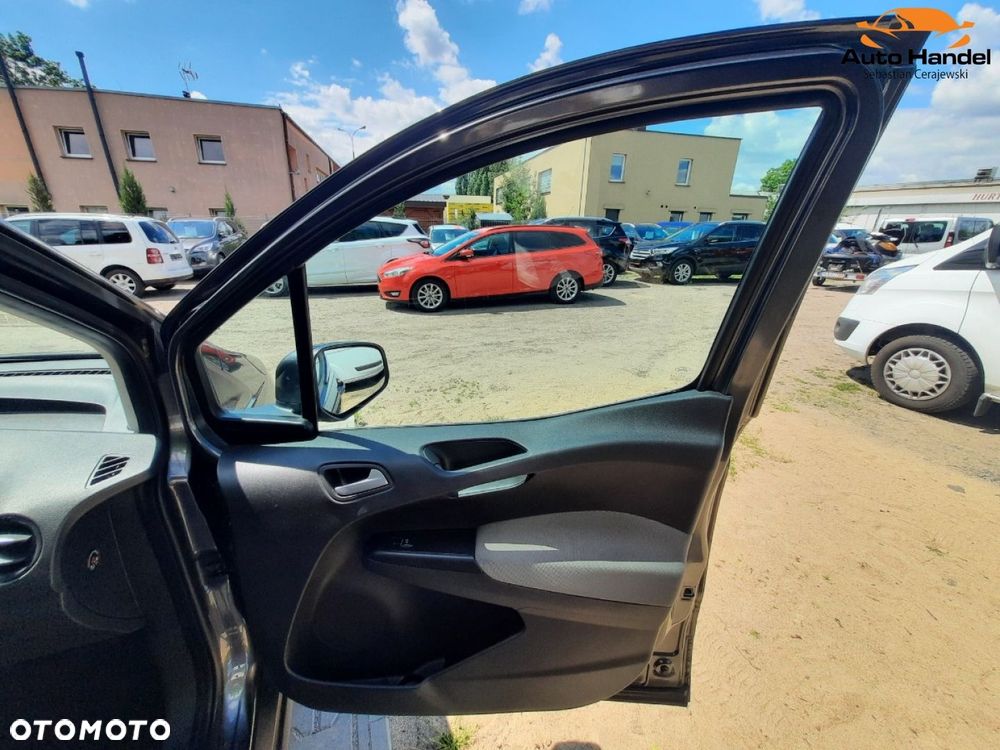 Ford Tourneo Courier - 32