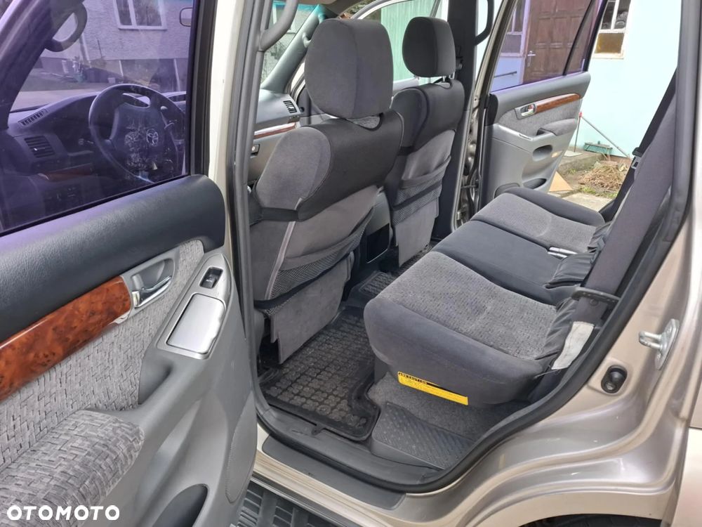 Toyota Land Cruiser - 18