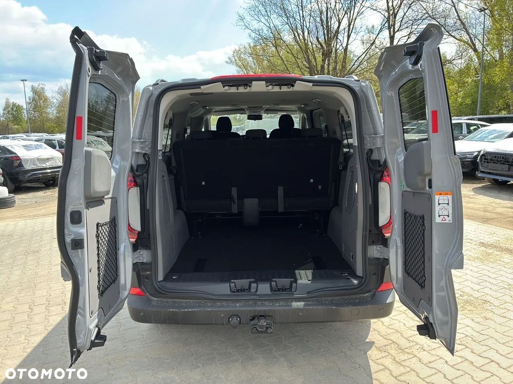 Volkswagen Caravelle - 10