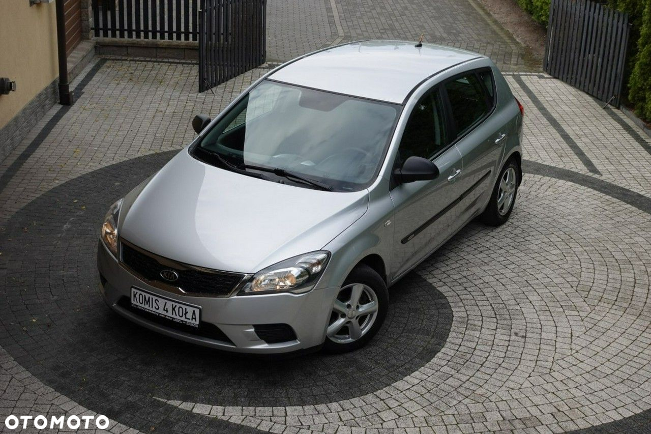 Kia Ceed - 16