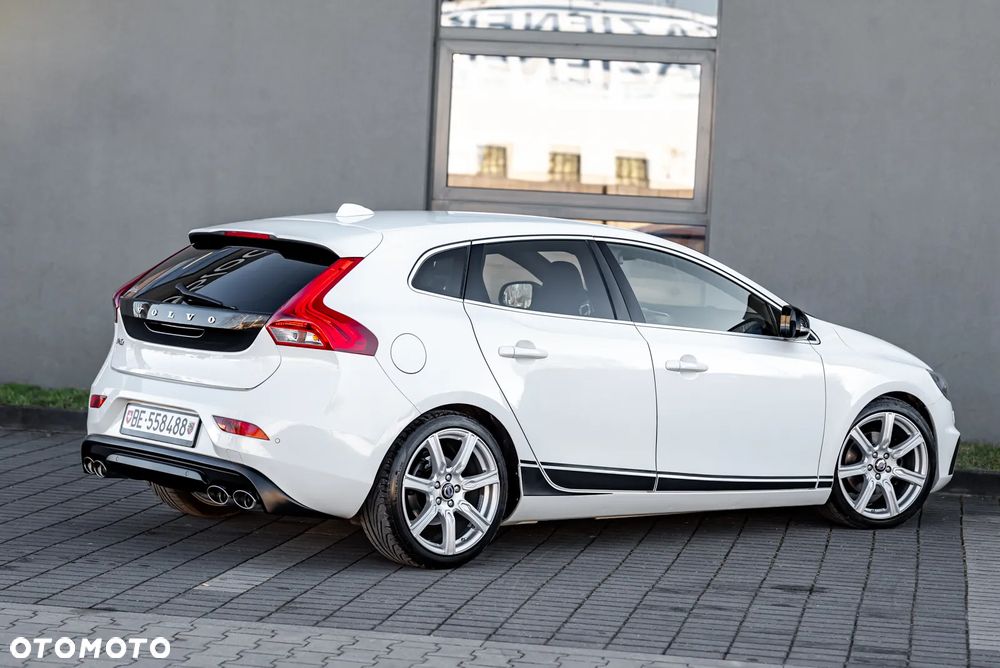 Volvo V40 T4 R Design - 10