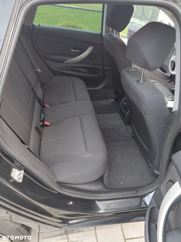 BMW 3GT 318d Business Edition - 17