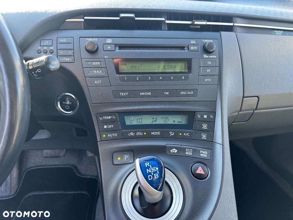 Toyota Prius (Hybrid) Executive - 13