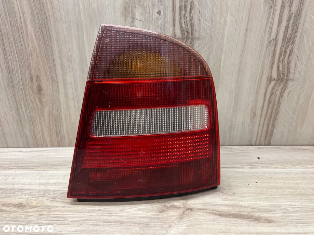 LAMPA TYLNA PRAWA SKODA OCTAVIA I HB