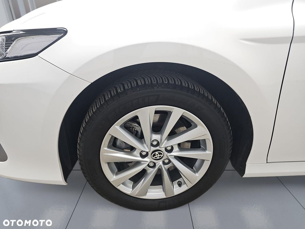 Toyota Camry 2.5 Hybrid Comfort CVT - 35