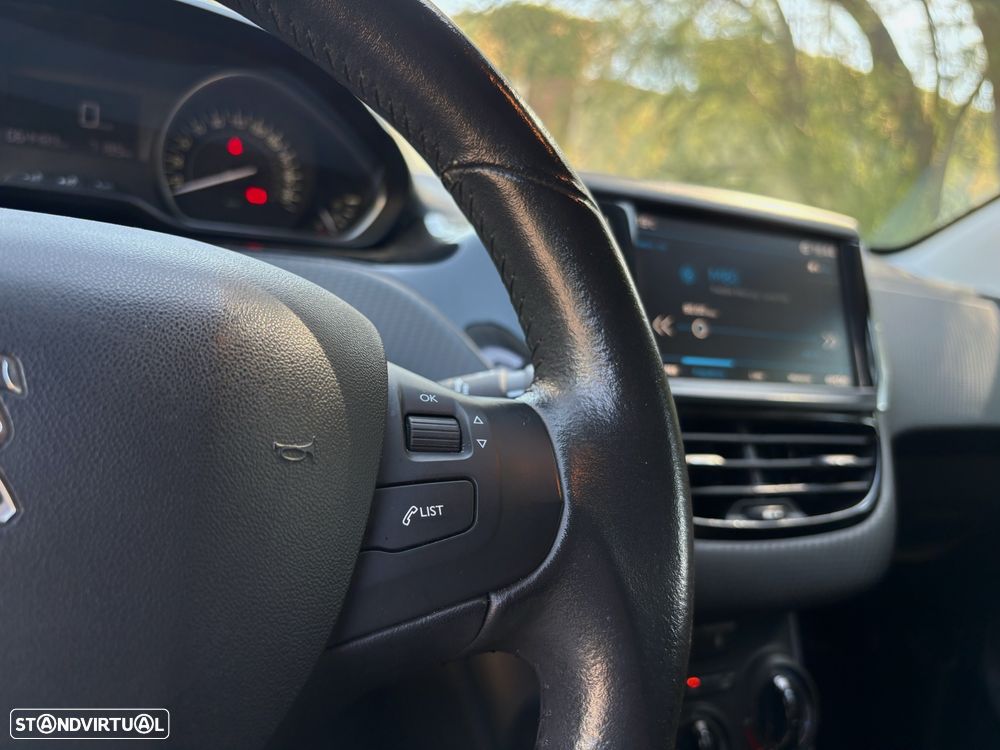 Peugeot 208 1.2 PureTech Style - 21