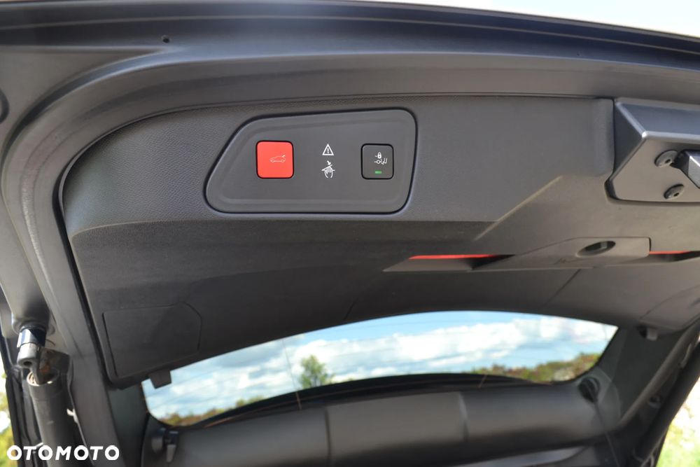 Peugeot 3008 1.2 PureTech GPF Allure S&S EAT8 - 21