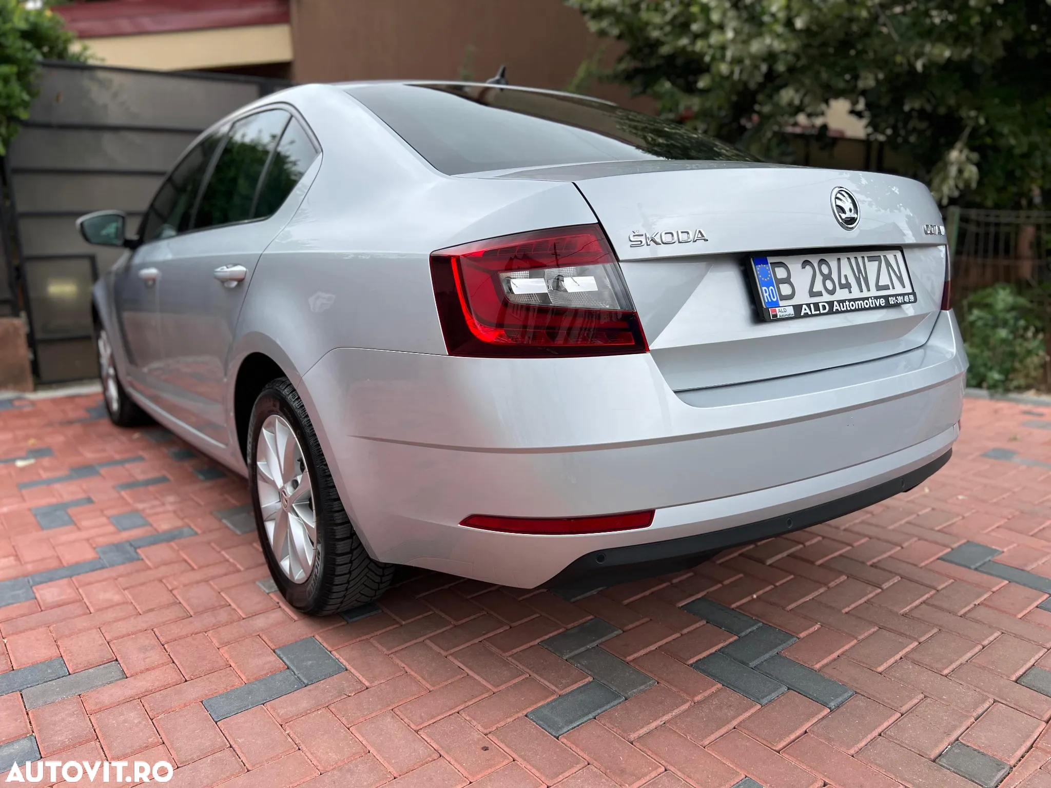 Skoda Octavia 2.0 TDI DSG Style - 4