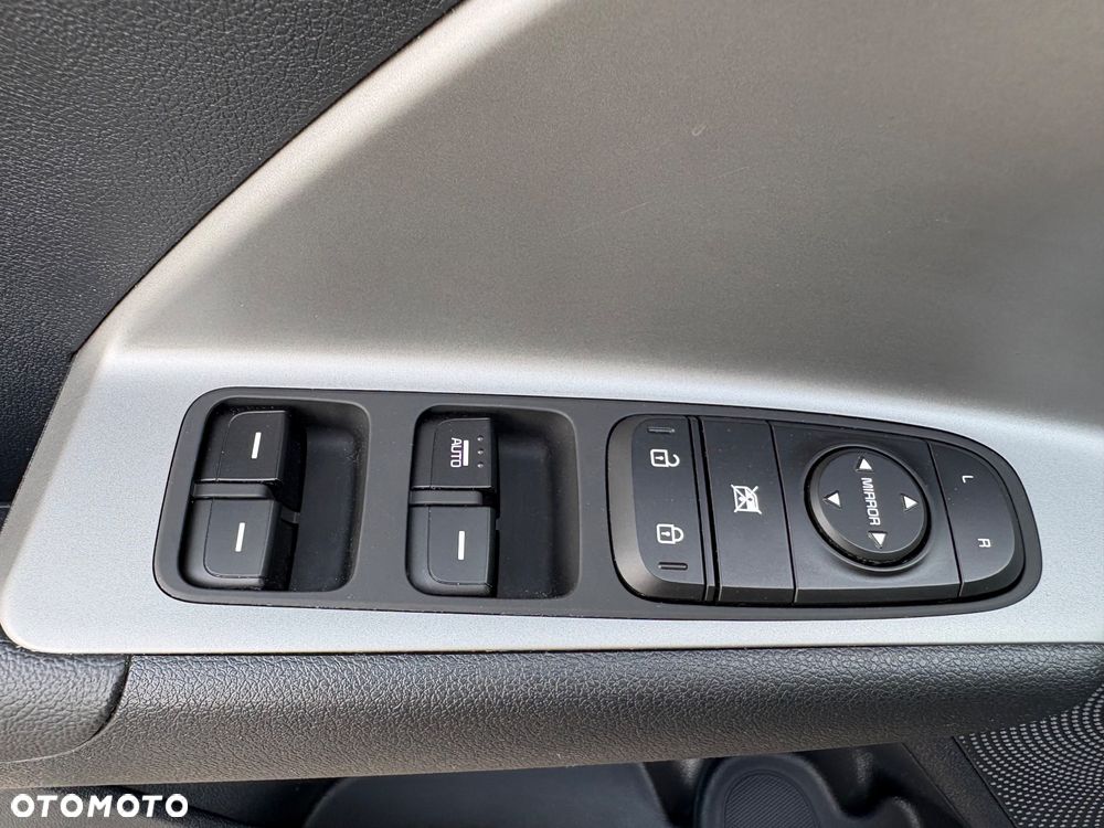 Kia Niro 1.6 GDI Hybrid M - 23