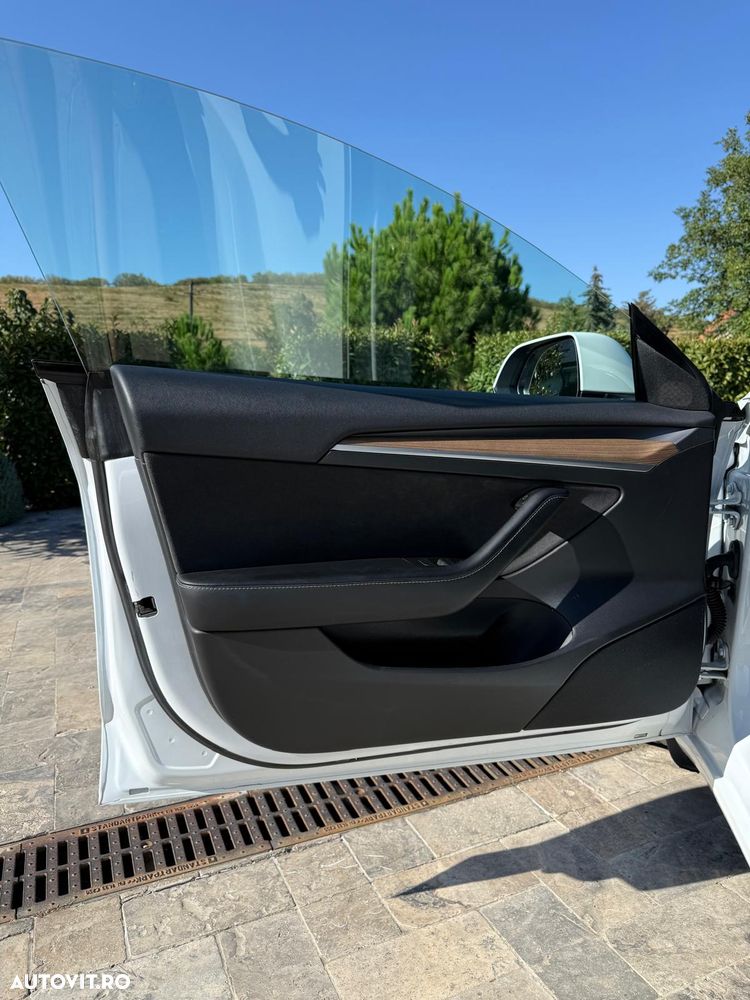 Tesla Model 3 - 21