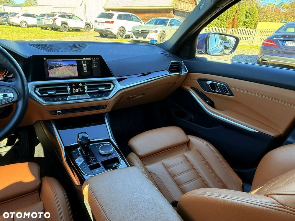BMW Seria 3 330i xDrive - 31