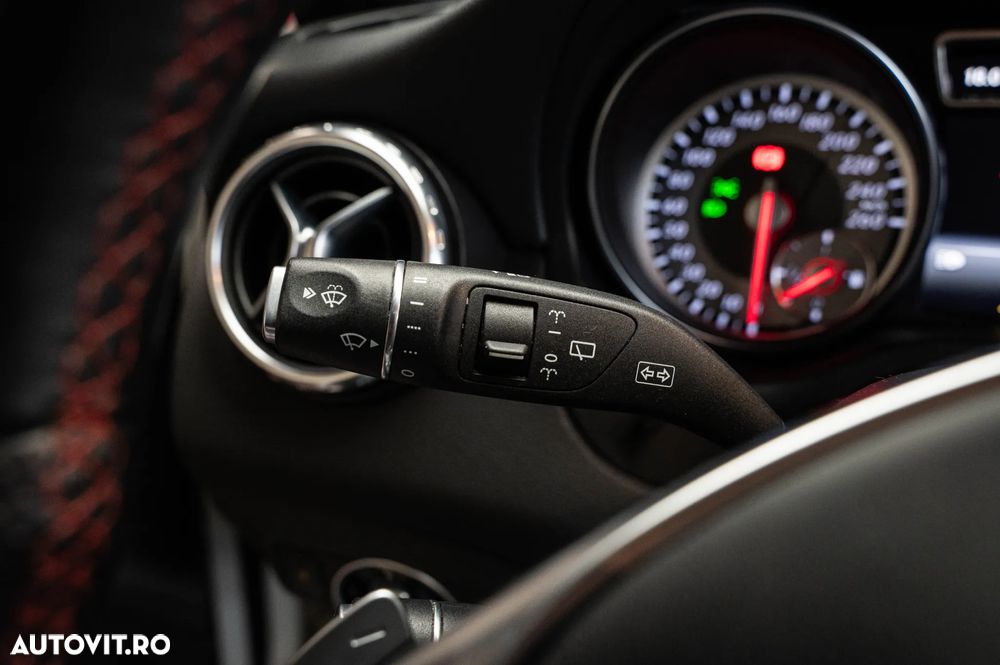 Mercedes-Benz GLA 250 7G-DCT AMG Line - 27