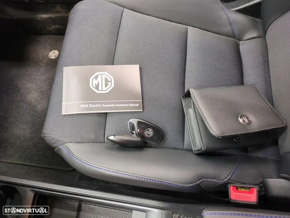 MG MG4 64 kWh Luxury - 13