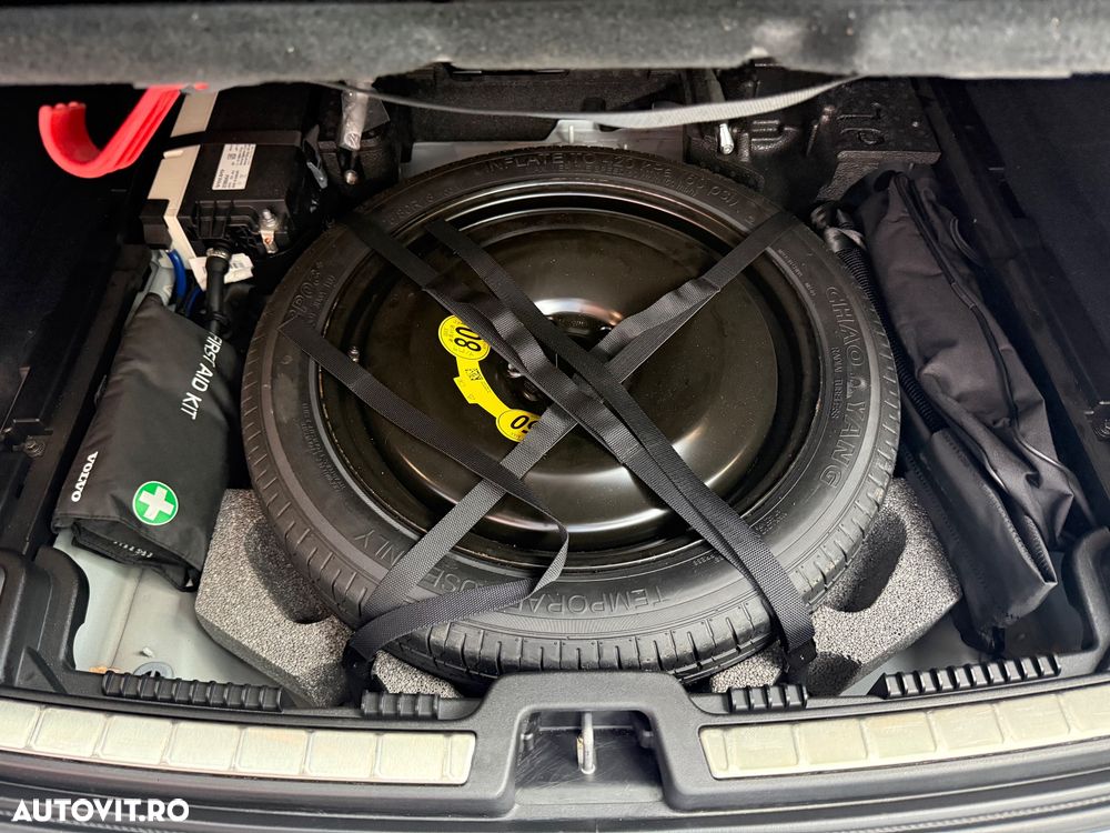 Volvo XC 60 B4 MHEV AWD Inscription - 17