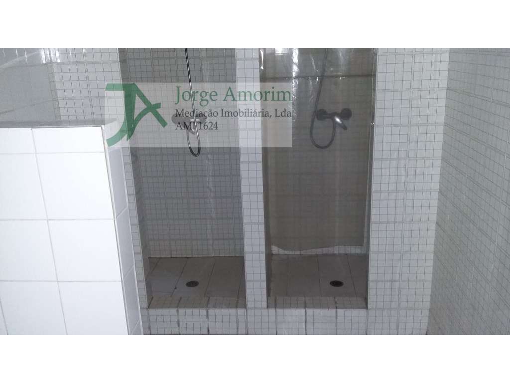 Armazém 550 m2. A 1 minuto da A29 - Z. I. de S. Caetano - Grande imagem: 5/5