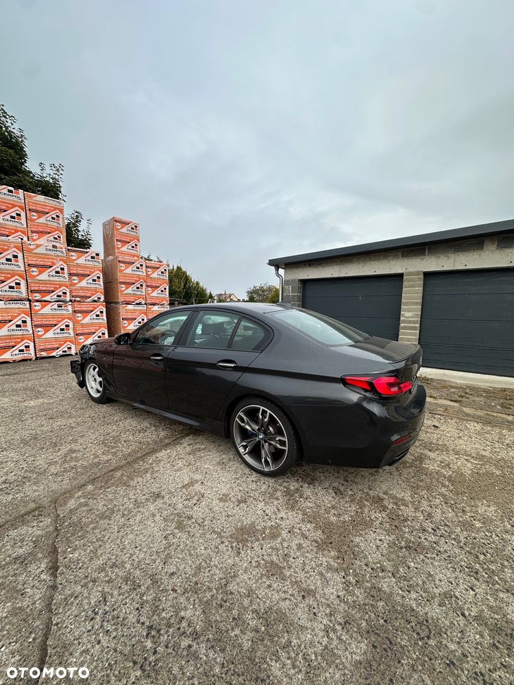 BMW Seria 5 M550i xDrive sport - 12