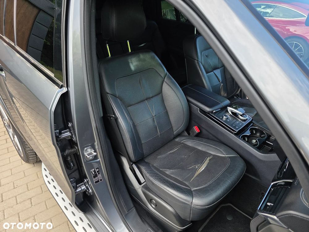 Mercedes-Benz GLS - 21