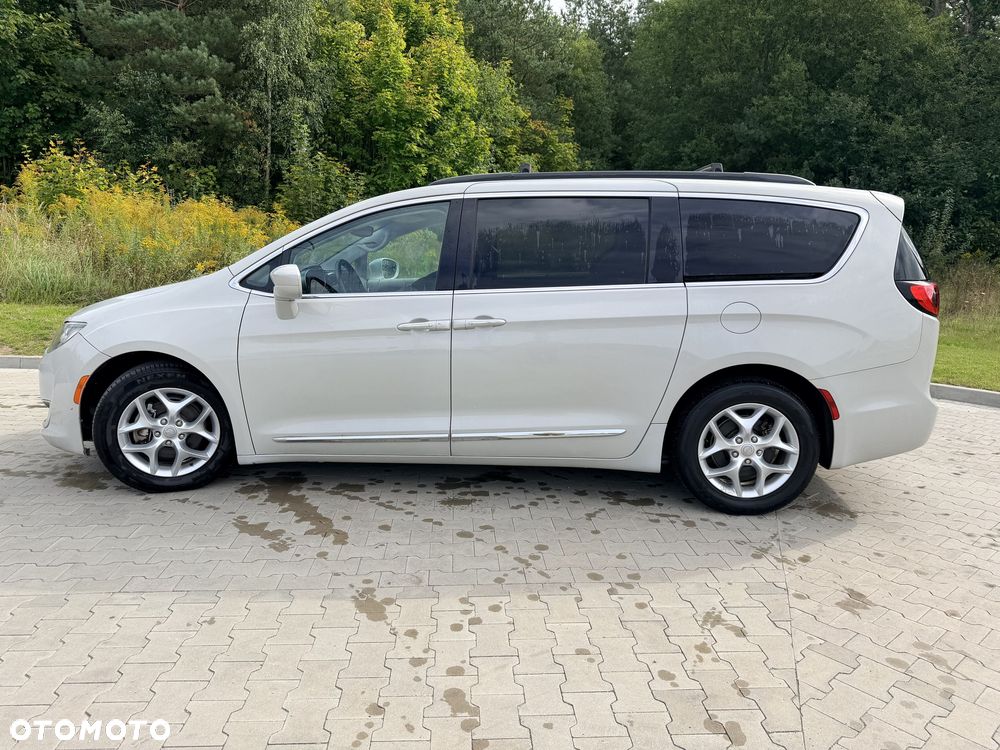 Chrysler Pacifica - 23
