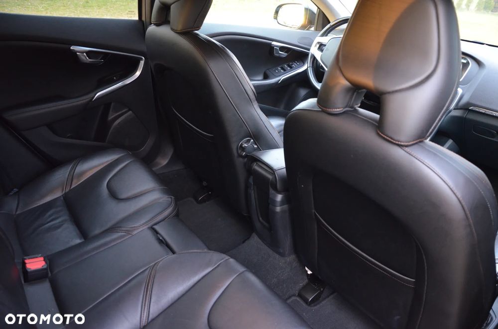 Volvo V40 Cross Country D2 Momentum - 32