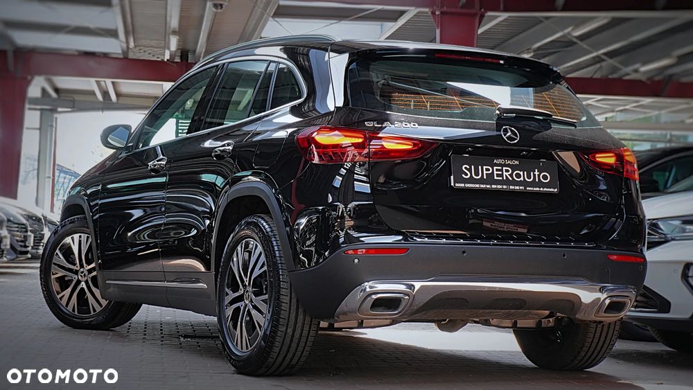 Mercedes-Benz GLA 200 - 9