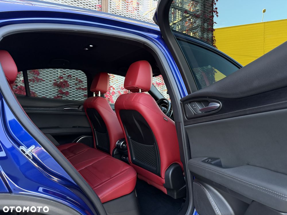 Alfa Romeo Stelvio - 16