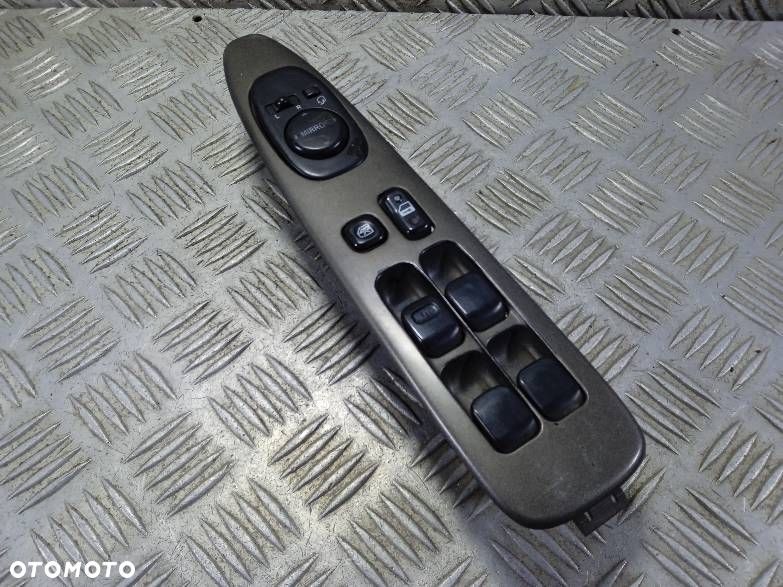 PRZEŁĄCZNIK SZYBY LEXUS IS 200  84040-53020