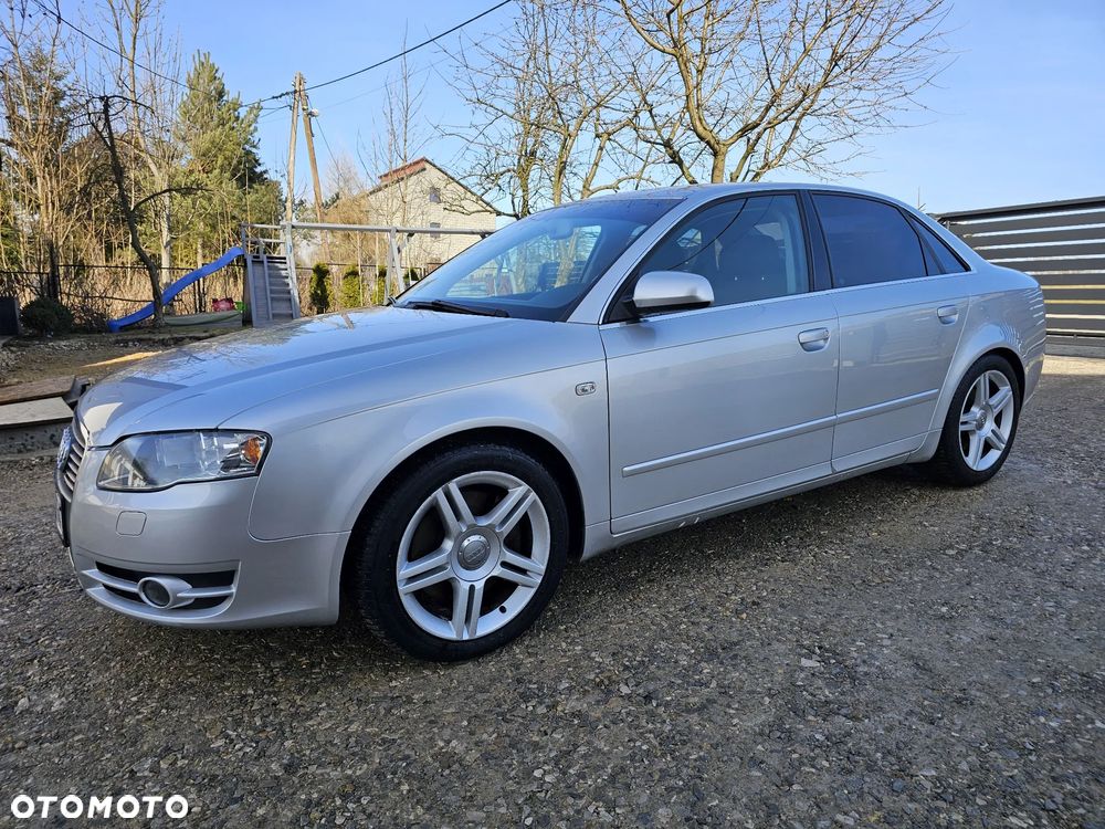 Audi A4 Limousine - 1
