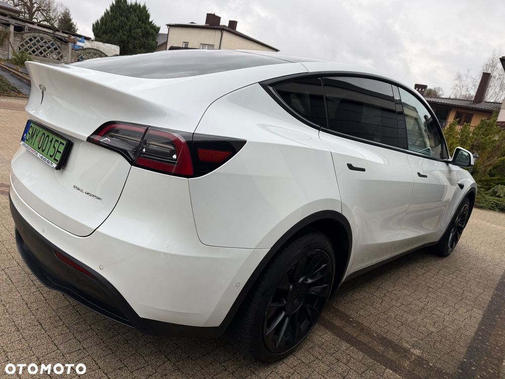 Tesla Model Y Long Range AWD - 11