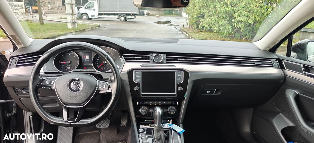 Volkswagen Passat Variant 2.0 TDI SCR 4Motion DSG Highline - 10