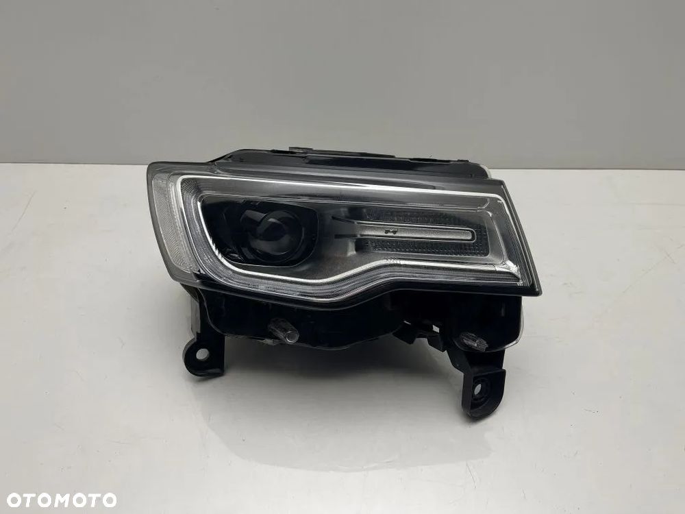 LAMPA PRZEDNIA PRAWA JEEP GRAND CHEROKEE WK2 LIFT SUMMIT LED 68266664AH - 1