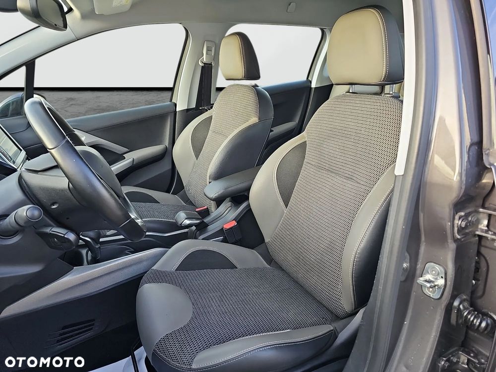 Peugeot 2008 1.2 Pure Tech Allure S&S EAT6 - 12