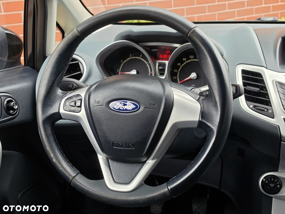 Ford Fiesta 1.4 Champions Edition - 27