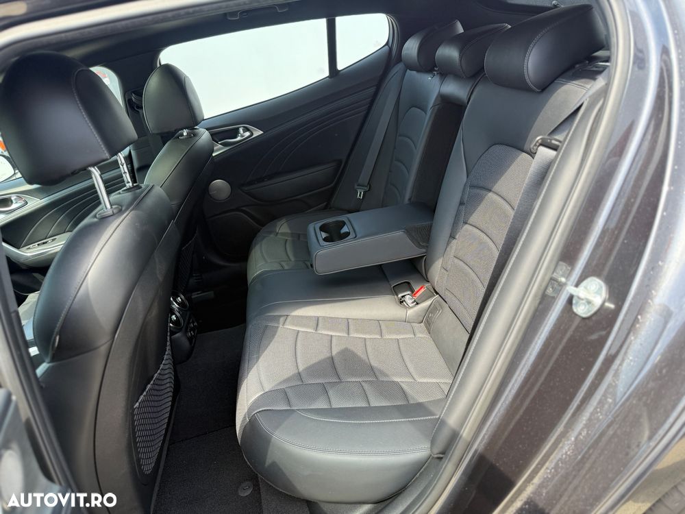 Kia Stinger 3.3 T-GDI 8AT AWD GT - 30