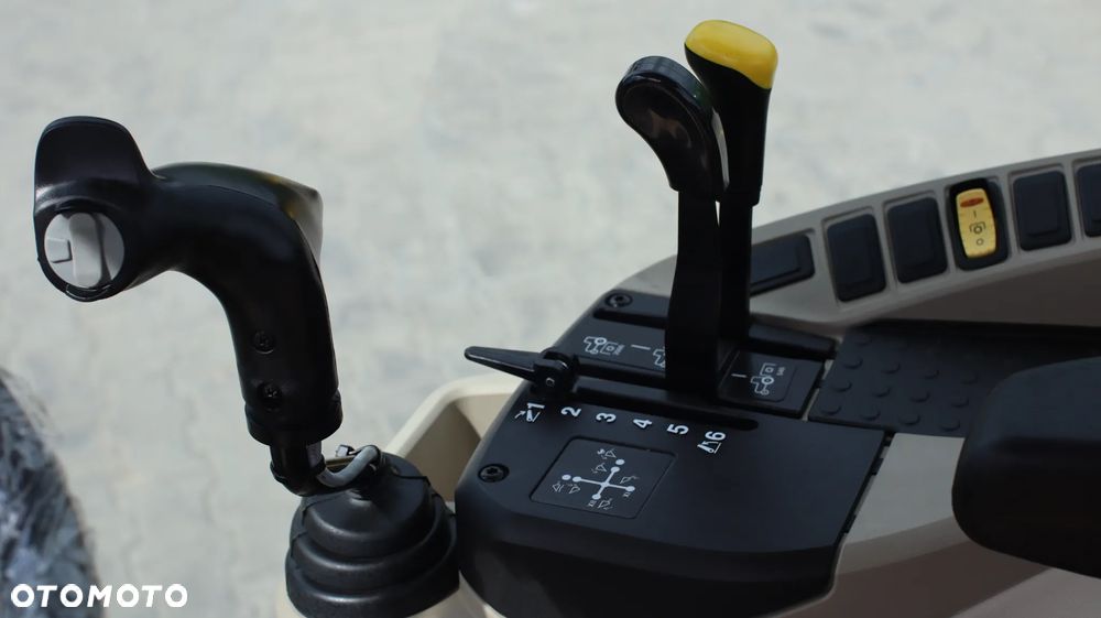 John Deere 3046R - 8