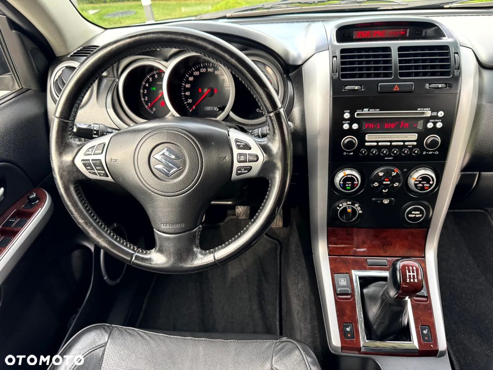 Suzuki Grand Vitara 2.0 De luxe - 8