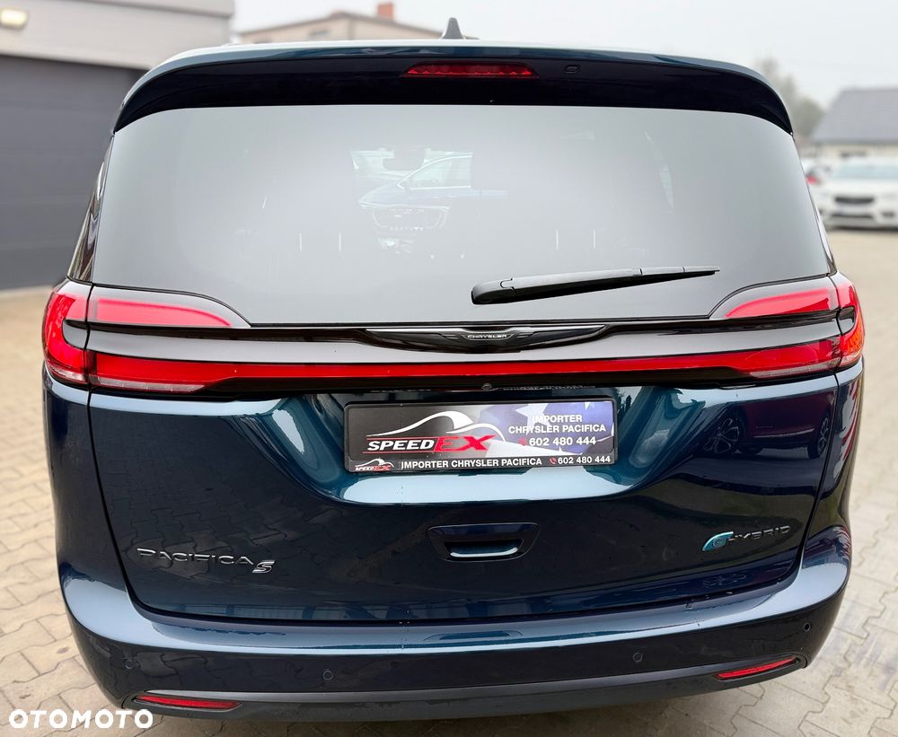 Chrysler Pacifica - 11