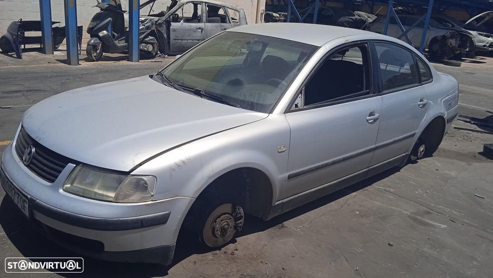 GRELHA FRONTAL VOLKSWAGEN PASSAT 2000 -3B0853653F - 3