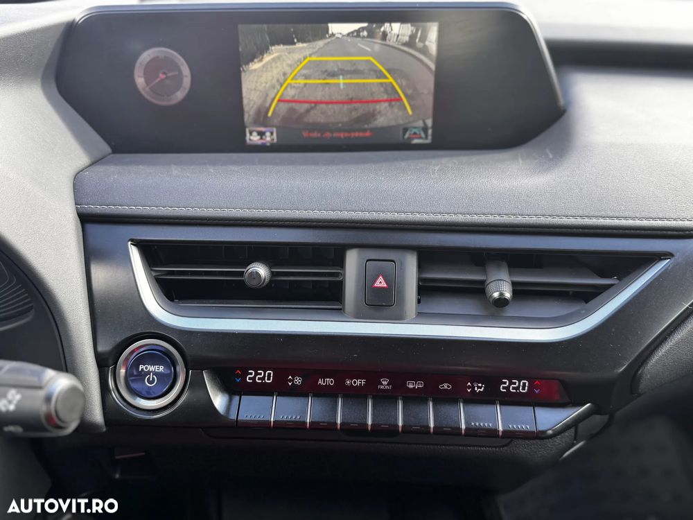 Lexus UX - 38