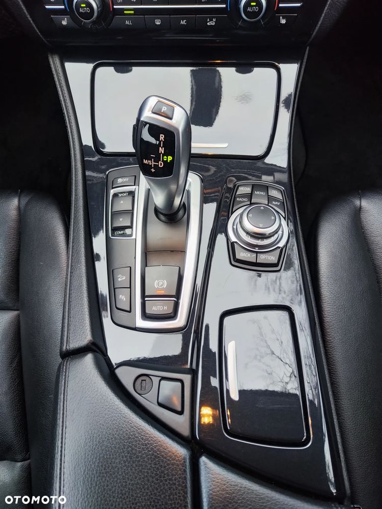 BMW Seria 5 525d xDrive Sport-Aut Luxury Line - 25
