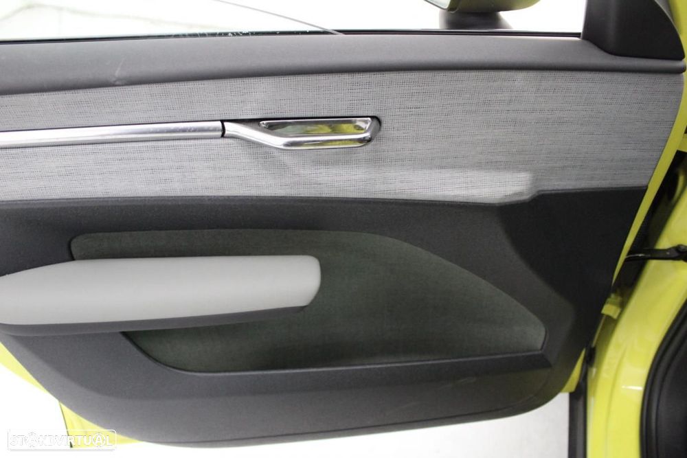 Volvo EX30 Single Motor Extended Range RWD Plus - 11